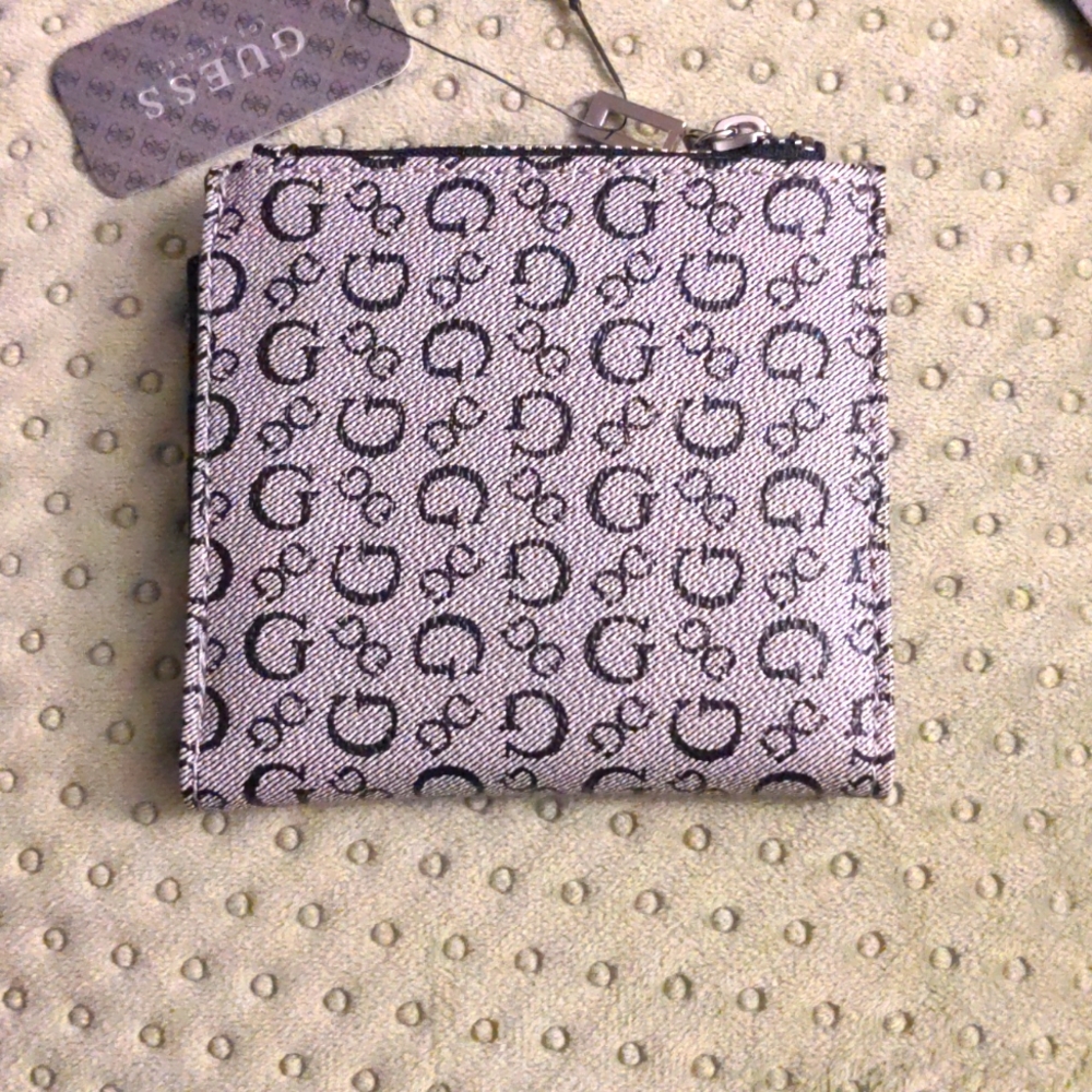 Brand New Guess wallet - Picture 2 of 11